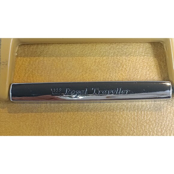 Vintage Samsonite Royal Traveller Red Train Case - Picture 3 of 8